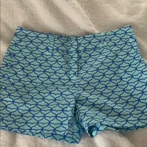 Vineyard Vine Whale Tail pattern shorts